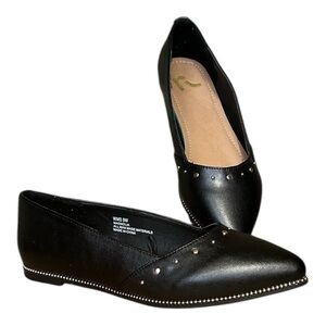 REPORT Magnolia Black w/ Gold Studs Flats sz 9W Vegan Pointed Toe NWOB